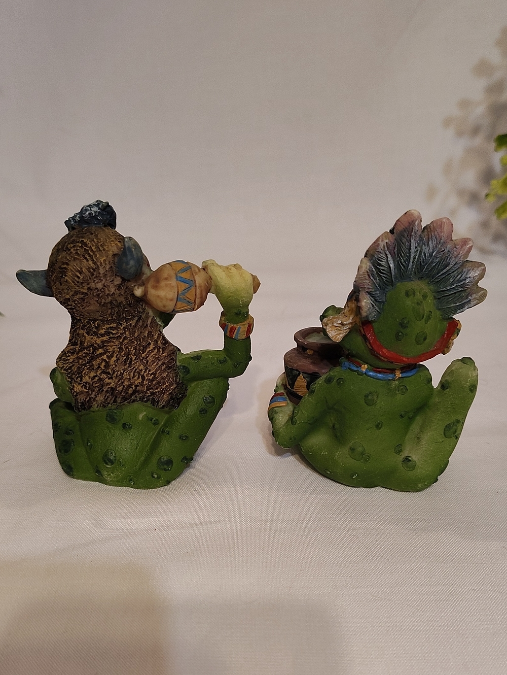FROGS!!  1990's Collectable Green Whimsical Resin Native American Indians. 4pc - Picture 8 of 8